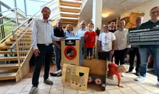 Scheckübergabe für neue "Spielmöbel Lokomotive" an der Katholischen Kindertagesstätte St. Remigius
